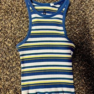 Size small, Very cute crop top from pacsun. Love it much, doesn’t fit anymore :)